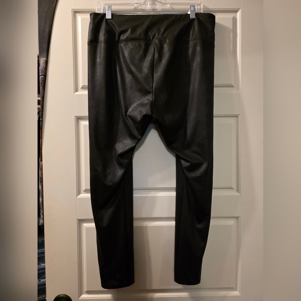 Simply Vera Wang Imitation Leather High Rise Leggings With Crossover Waist - Picture 5 of 6